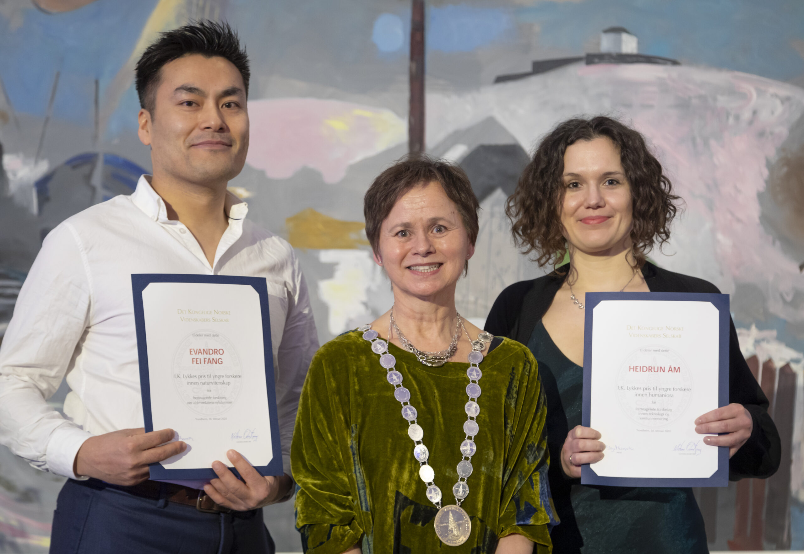 Heidrun Åm og Evandro Fei Fang, sammen med May Thorseth. Foto: Thor Nielsen/DKNVS