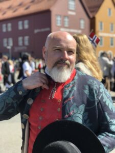 Bunad i hundre. Historia om Trønderbunaden @ Rådhussalen, Trondheim folkebibliotek