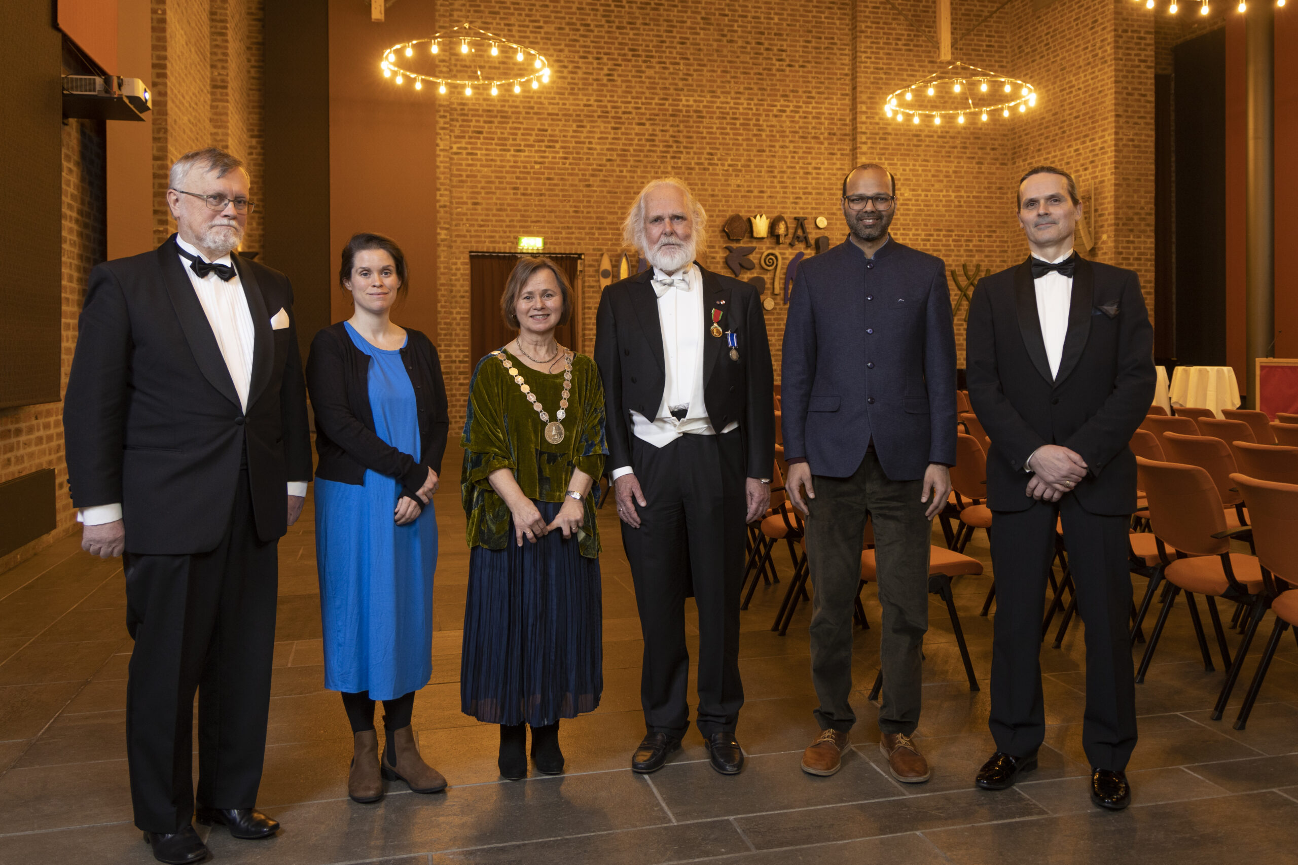 Medaljer og priser på høytidsdagen